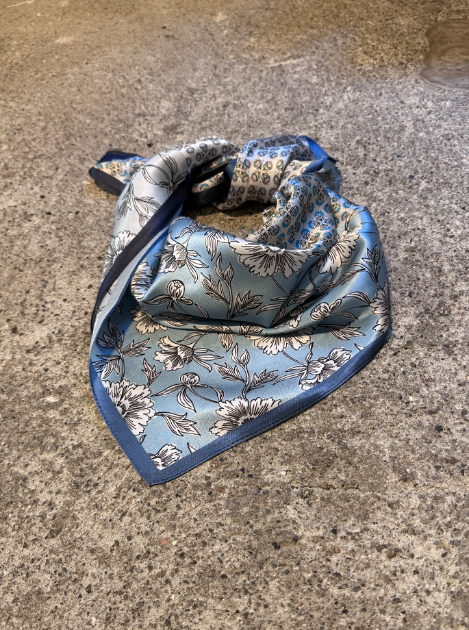 Pleated - Dagny Large Scarf Blue