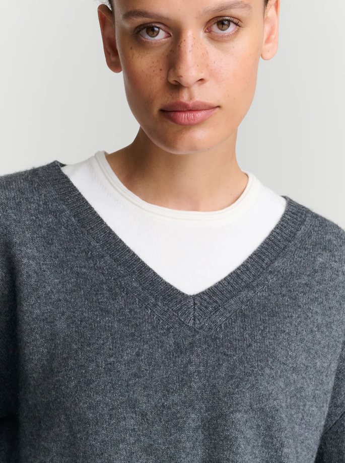 Rhea - 99 V-neck Knit Grey