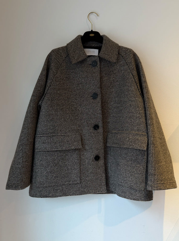Harris Wharf - Dropped Shoulder Chester Coat Pressed Wool Black