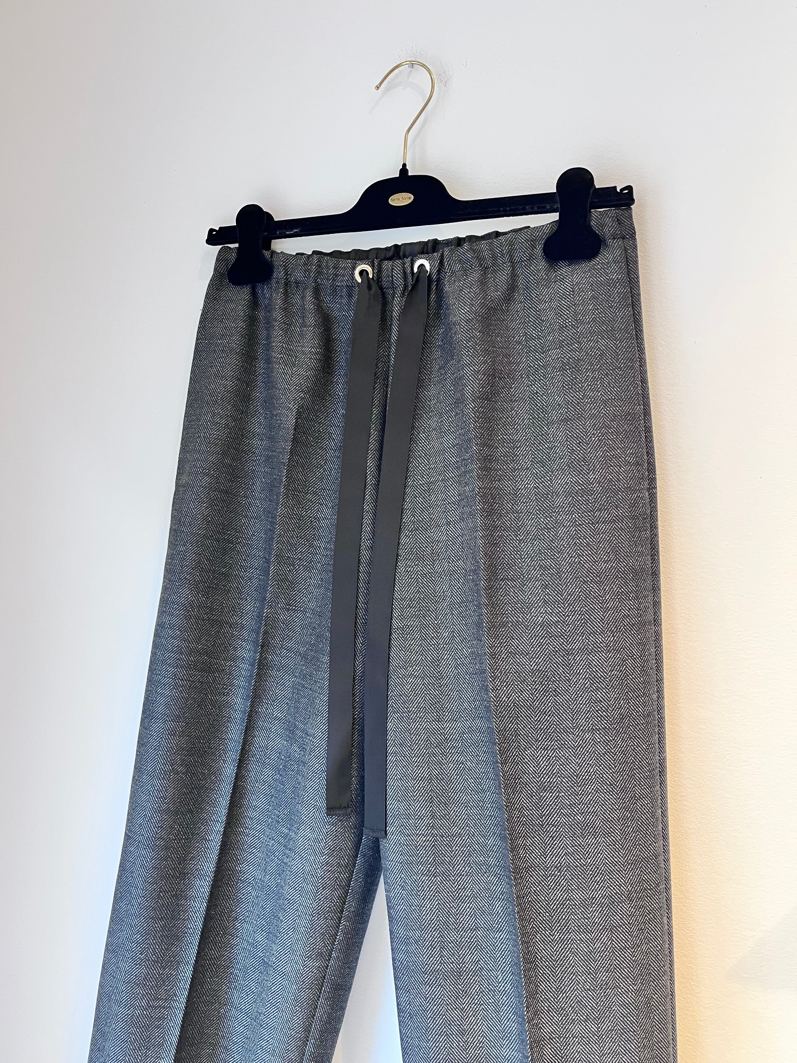 Forte Forte - My Pants Herringbone Anthracite