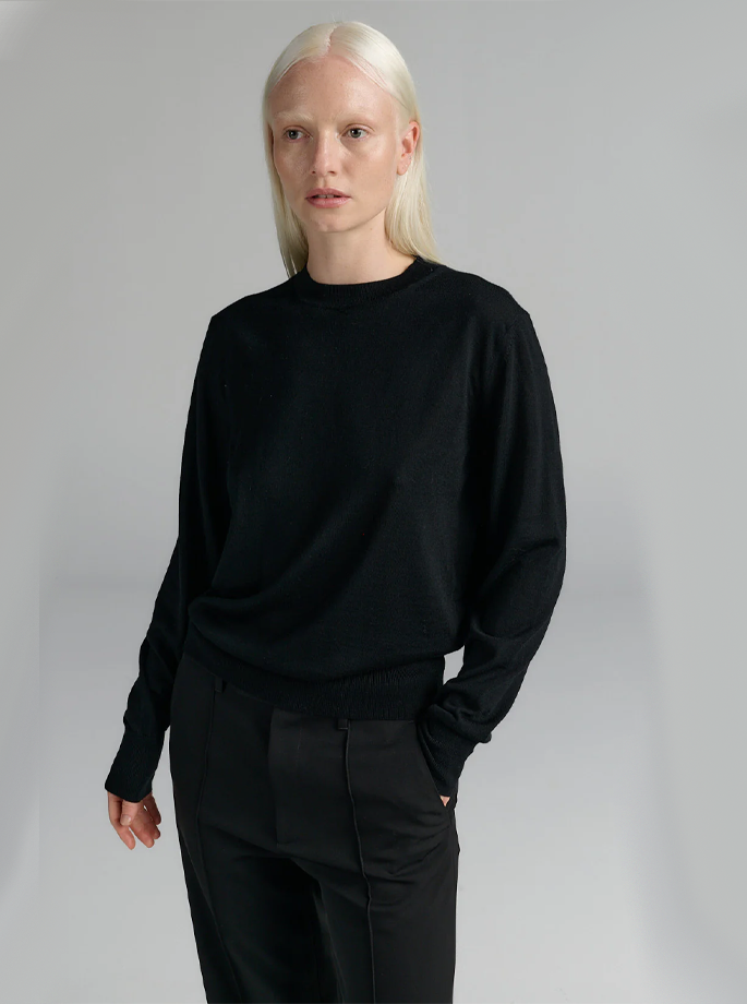 Rhea - 100 V-neck Black