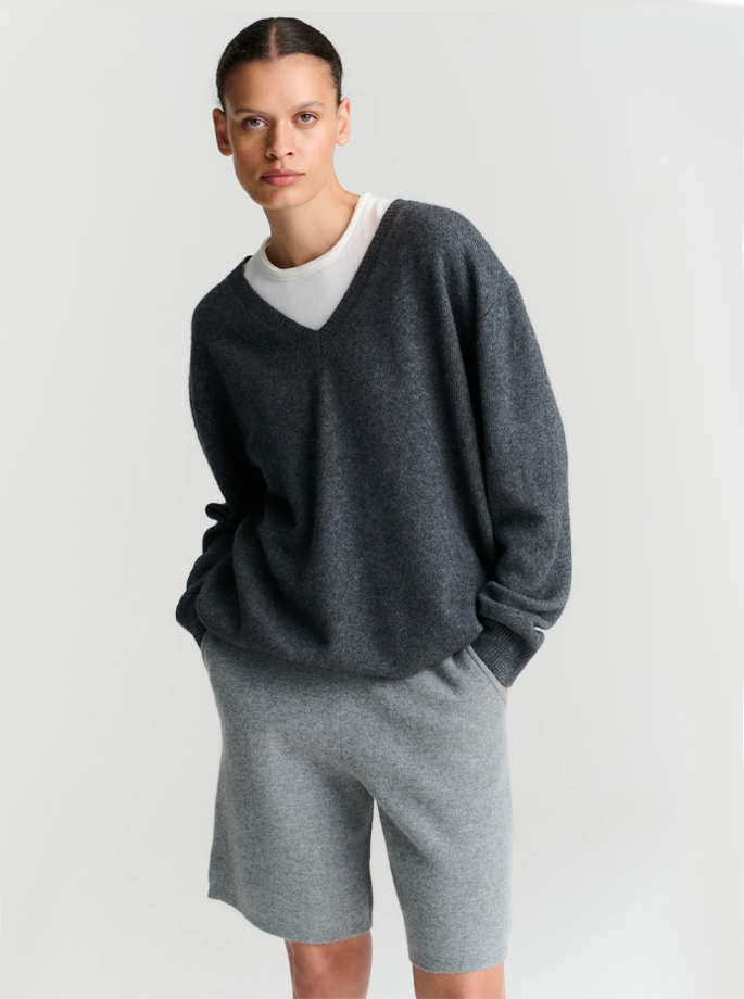 Rhea - 99 V-neck Knit Grey